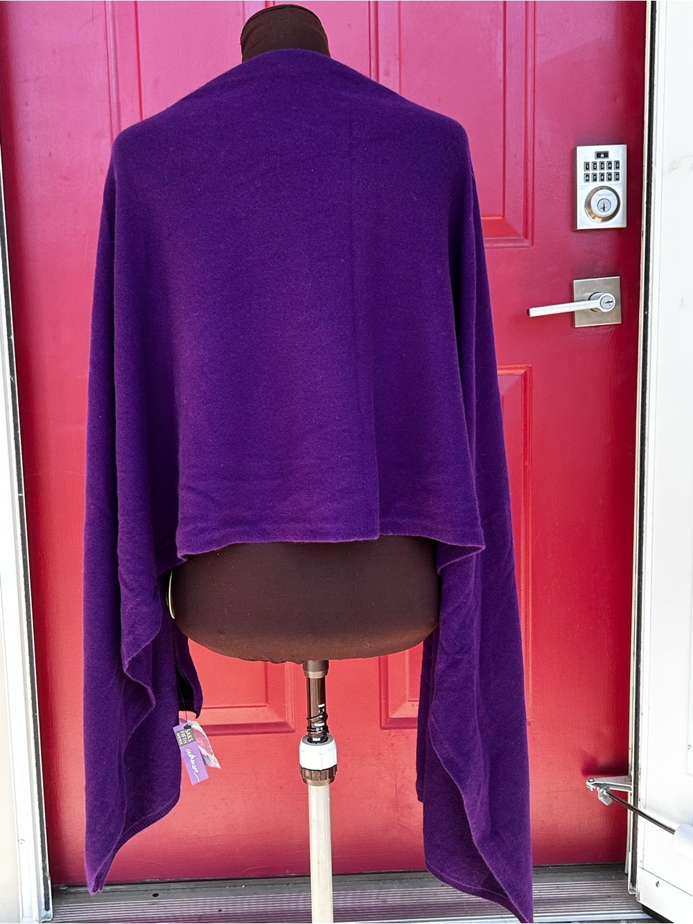 NWT SAKS FIFTH AVE 💯cashmere wrap-beautiful royal purple-soo soft & cozy - Picture 2 of 6